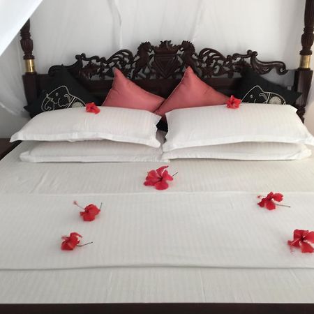 Sea Breeze Hotel Bentota Bagian luar foto