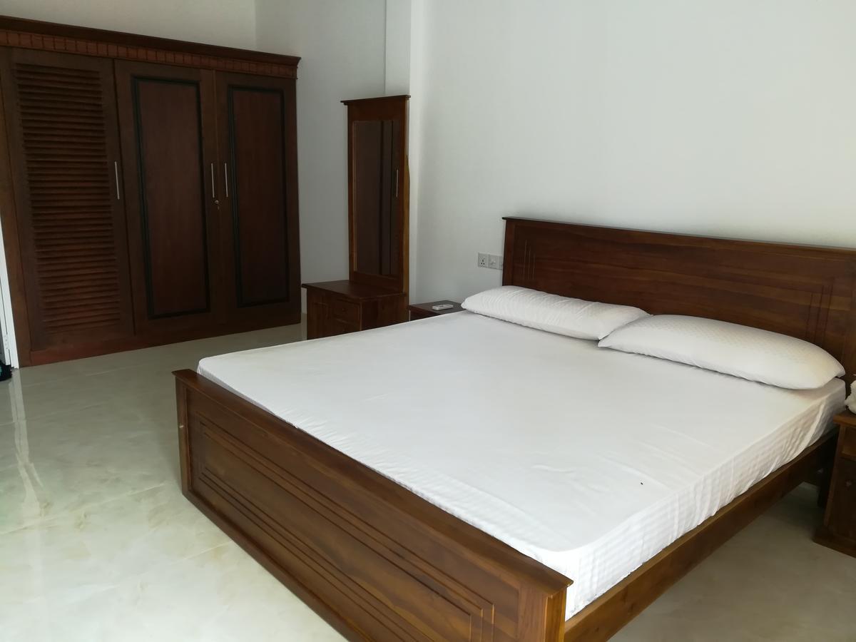 Sea Breeze Hotel Bentota Bagian luar foto