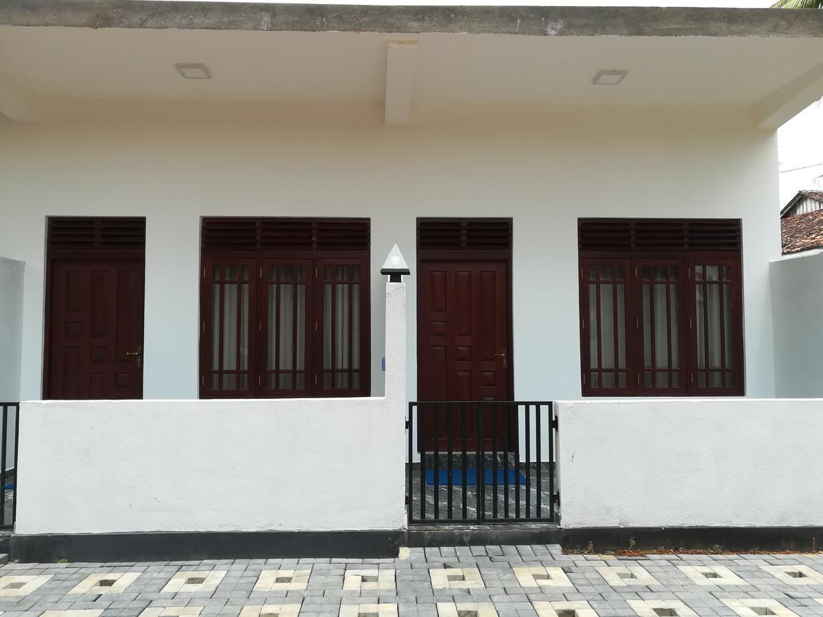 Sea Breeze Hotel Bentota Bagian luar foto