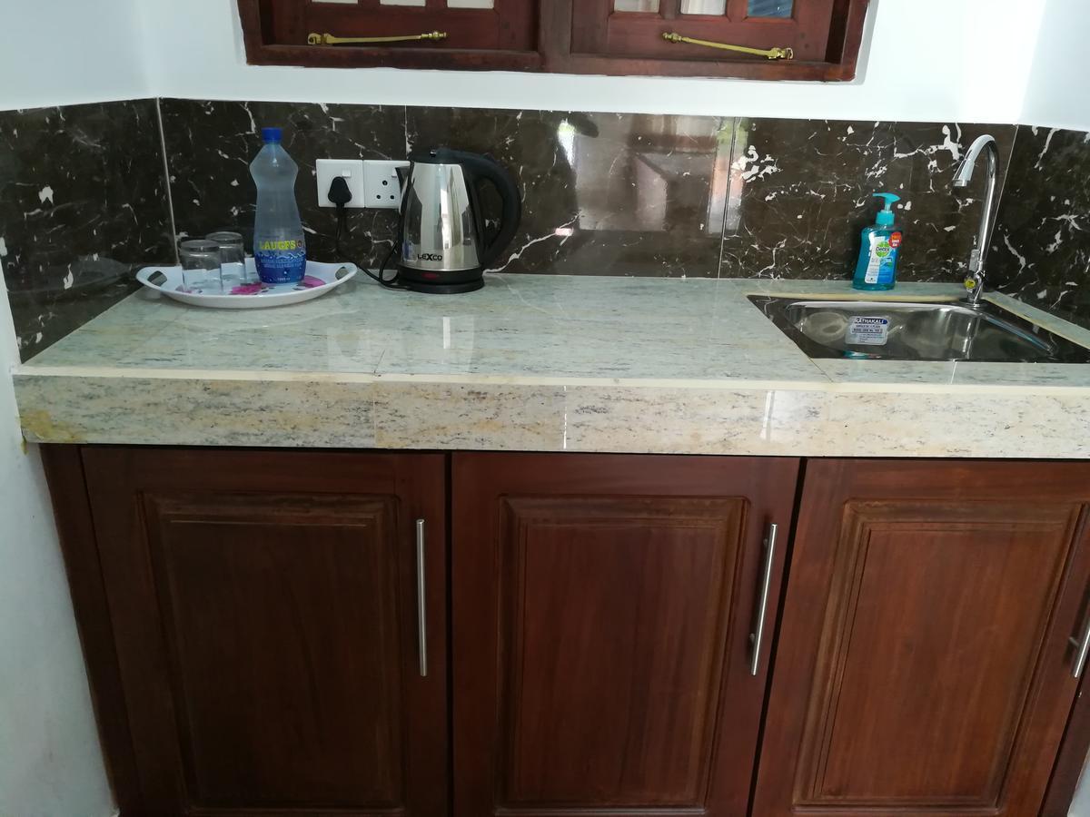 Sea Breeze Hotel Bentota Bagian luar foto