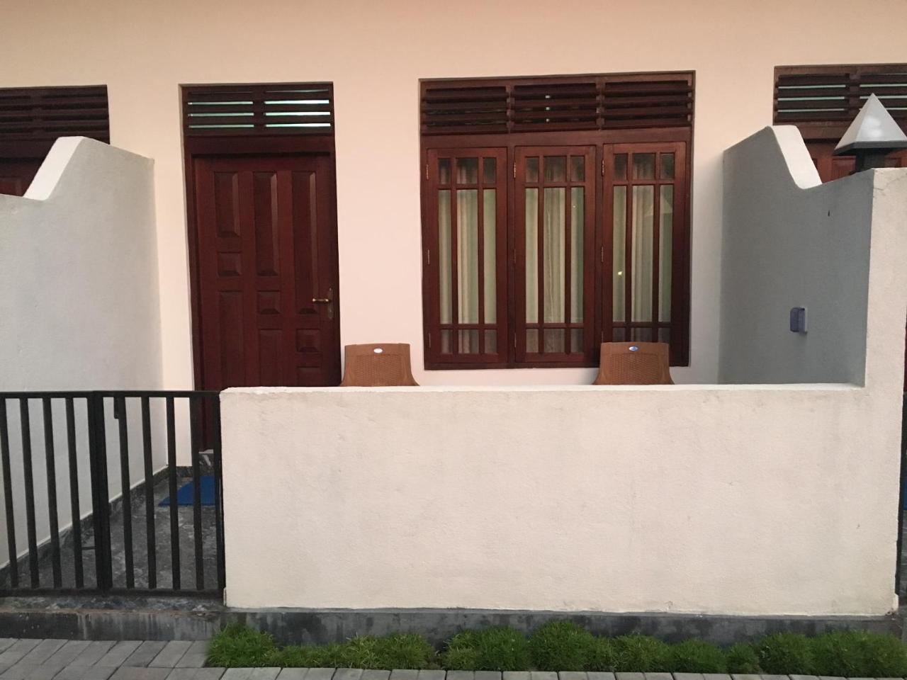 Sea Breeze Hotel Bentota Bagian luar foto