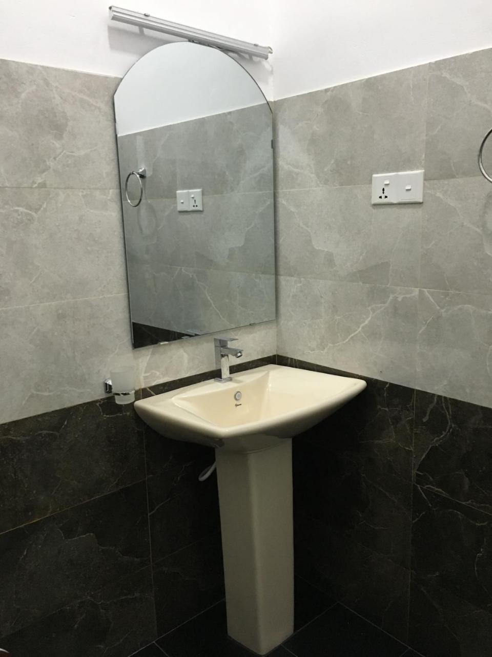 Sea Breeze Hotel Bentota Bagian luar foto