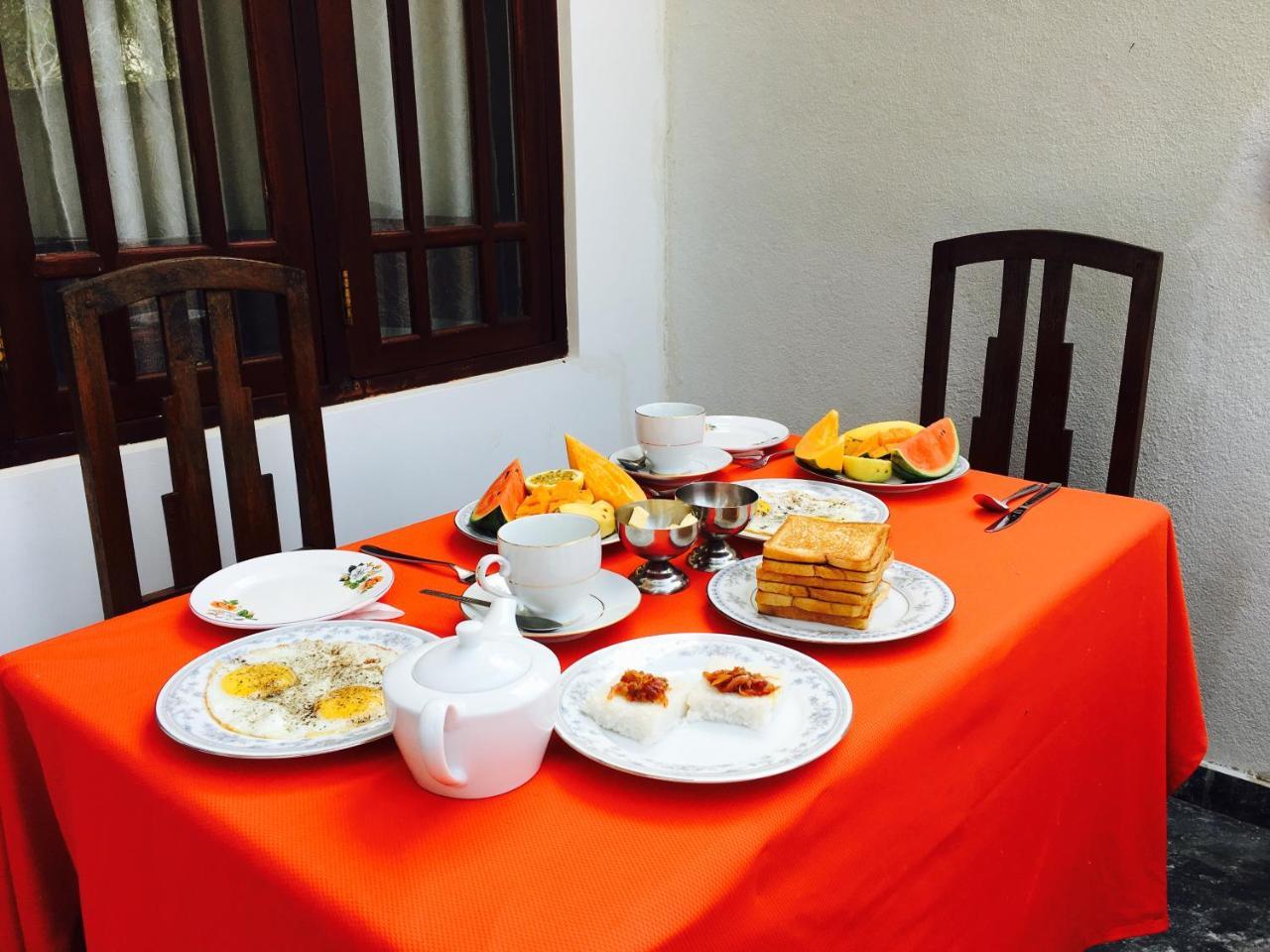 Sea Breeze Hotel Bentota Bagian luar foto