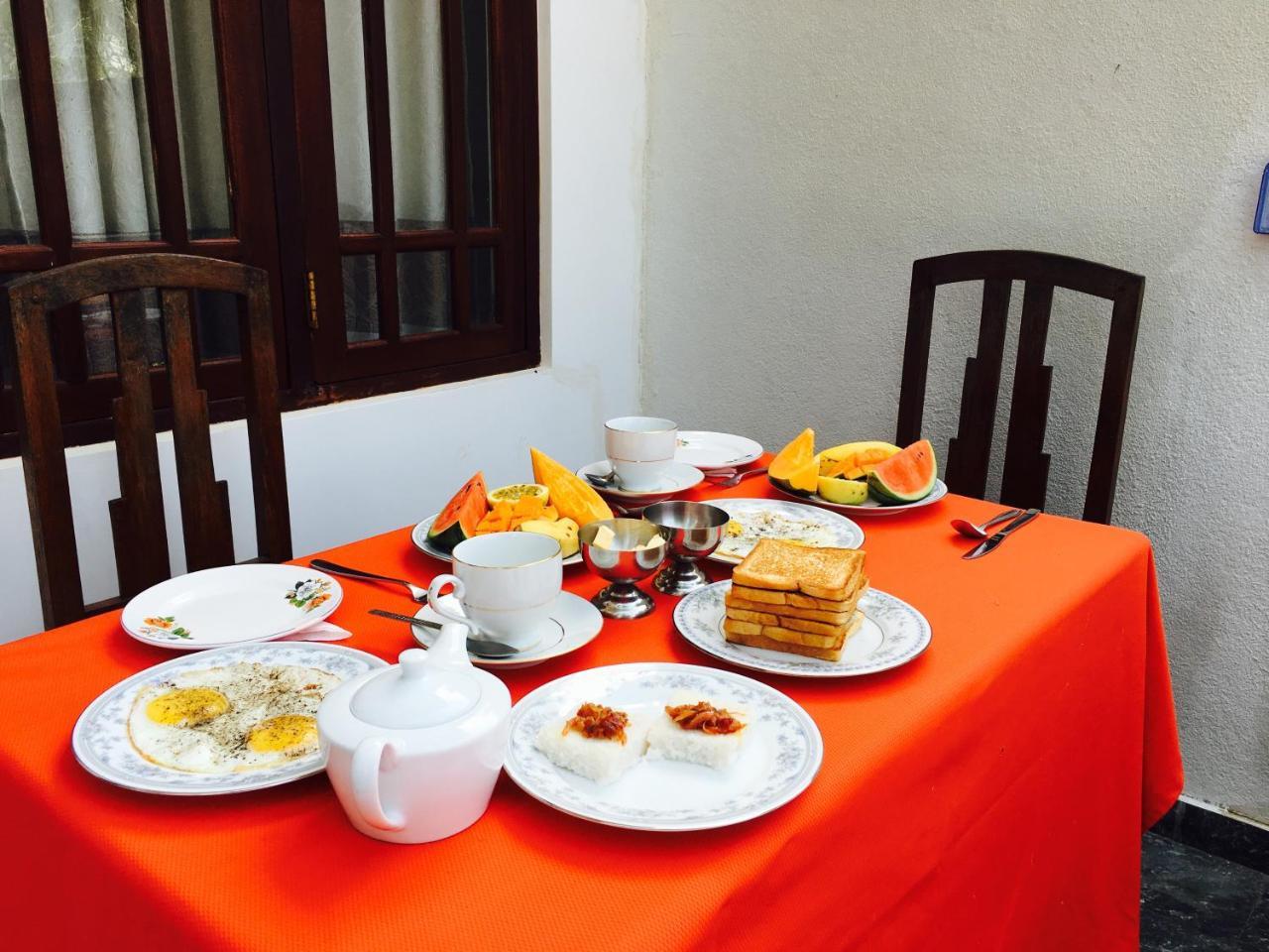 Sea Breeze Hotel Bentota Bagian luar foto